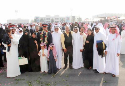 الخريجون وأهاليهم لـ “البلاد”: نهدي النجاح لقيادتنا