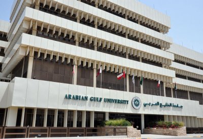 طلبة “التحضيرية” بجامعة الخليج يزورون قلعة البحرين