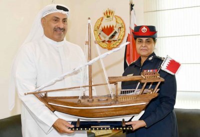 “الشرطة النسائية” تحتفل بالأعياد