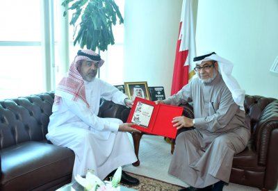 “سيرة في السياسة” بيد البوعينين