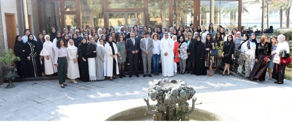 “مطار البحرين” تحتفي بيوم المرأة