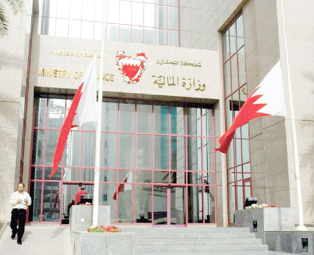 لا “مضافة” على بيع العقارات والمحروقات