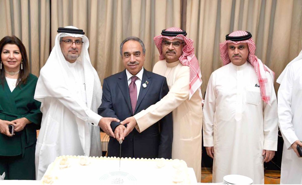 خلف: البحرينية أثبتت جدارتها في العمل التشريعي والبلدي