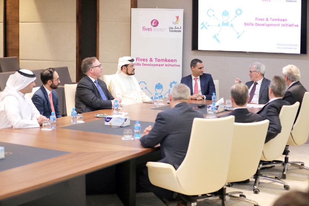 تطوير  مهارات  البحرينيين  بالقطاع الصناعي