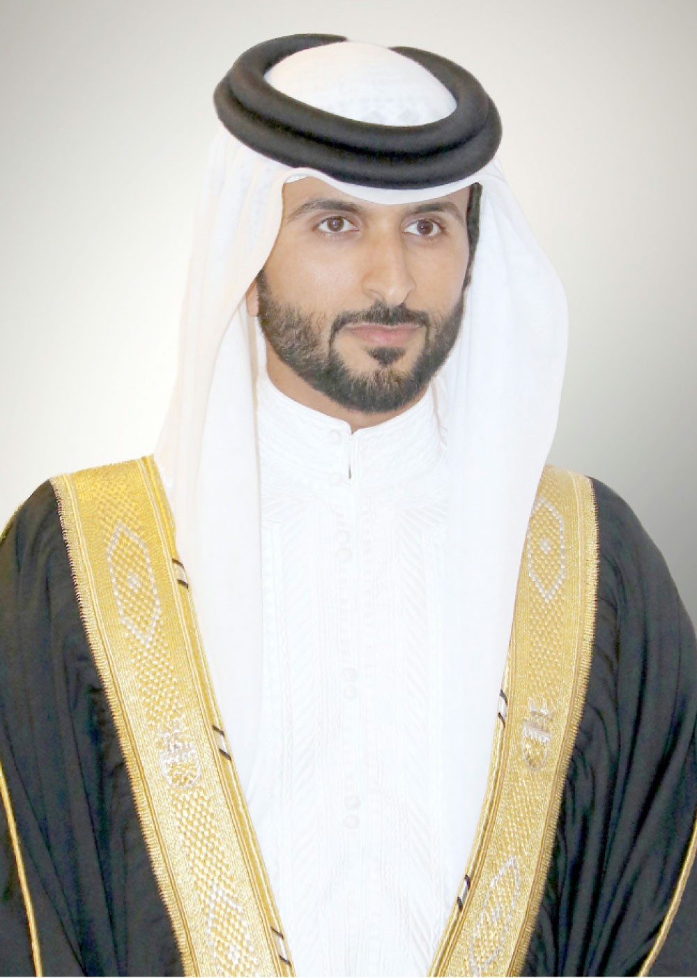 ناصر بن حمد: سطروا بدمائهم أروع التضحيات