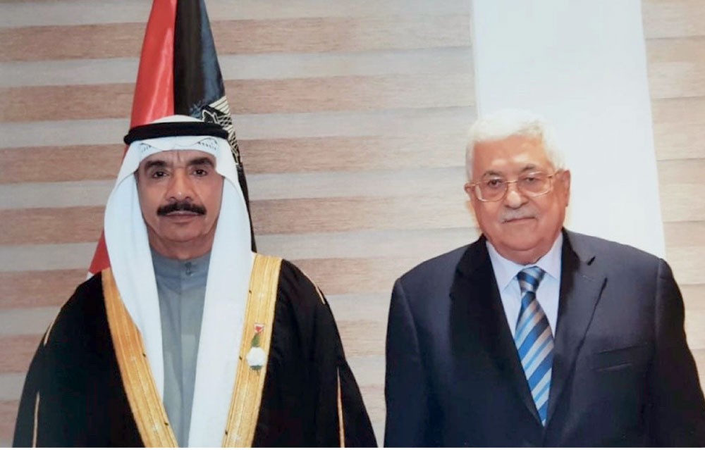 عباس تسلم أوراق سفير البحرين