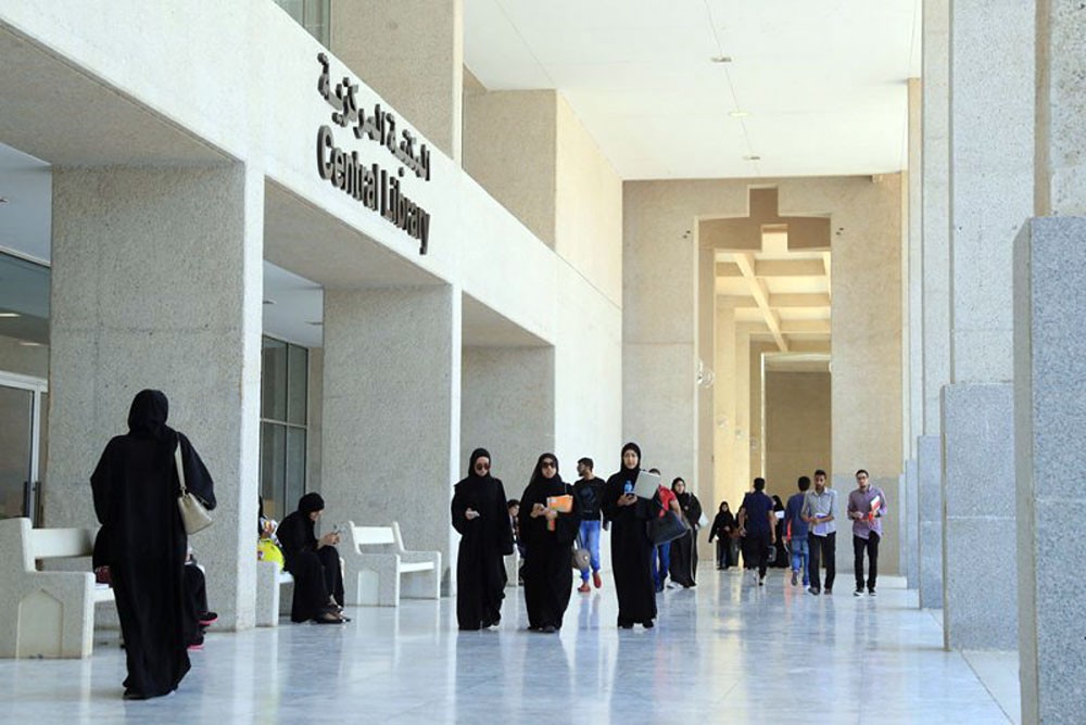 “متنمر” يذبح قطة بجامعة البحرين