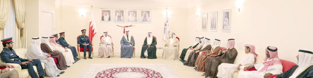 سمو الشيخ خليفة بن علي: المضي قدما في التواصل مع الأهالي