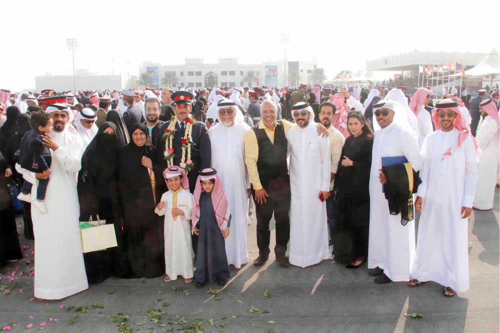 الخريجون وأهاليهم لـ “البلاد”: نهدي النجاح لقيادتنا