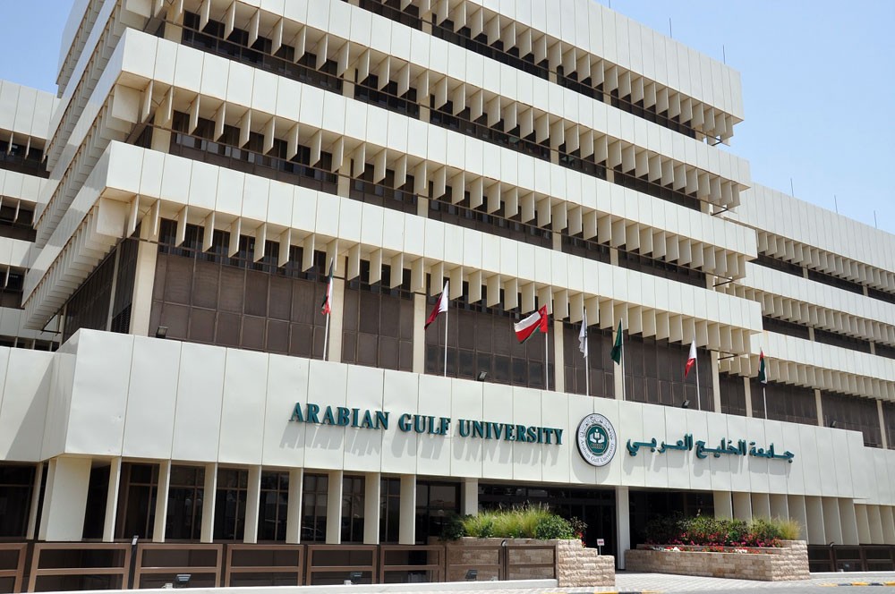 طلبة “التحضيرية” بجامعة الخليج يزورون قلعة البحرين