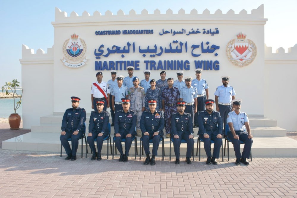 قائد خفر السواحل يفتتح دورة قادة الزوارق