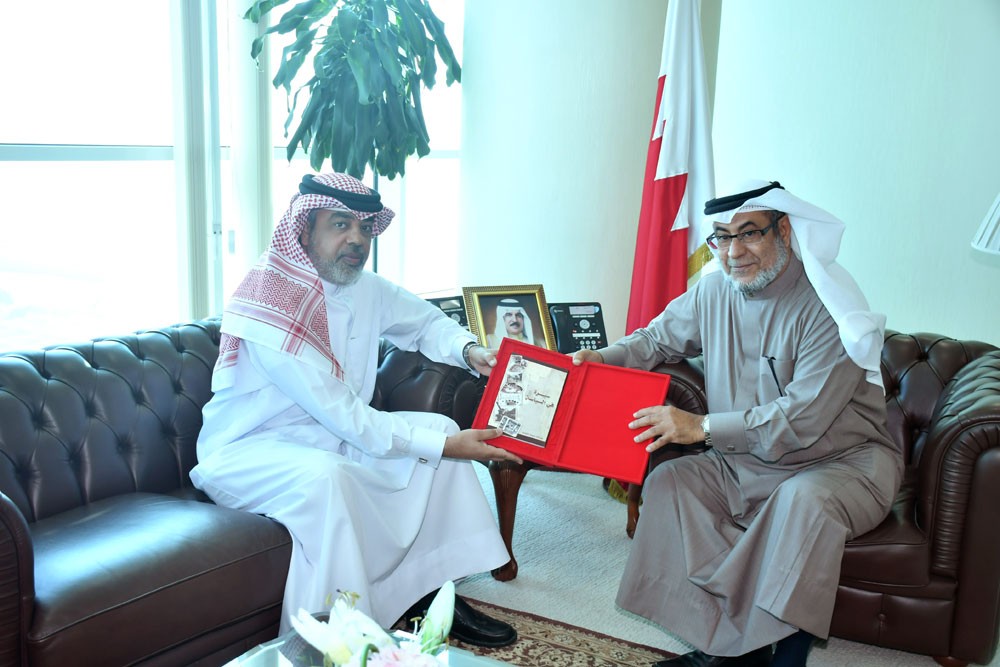 “سيرة في السياسة” بيد البوعينين