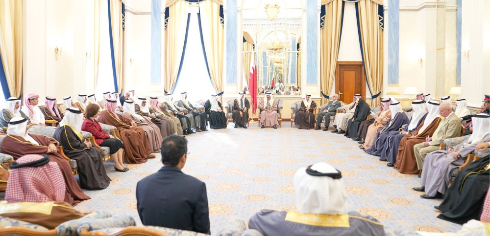 سمو رئيس الوزراء : على الصحافة والإعلام الارتقاء إلى مستوى المسؤولية