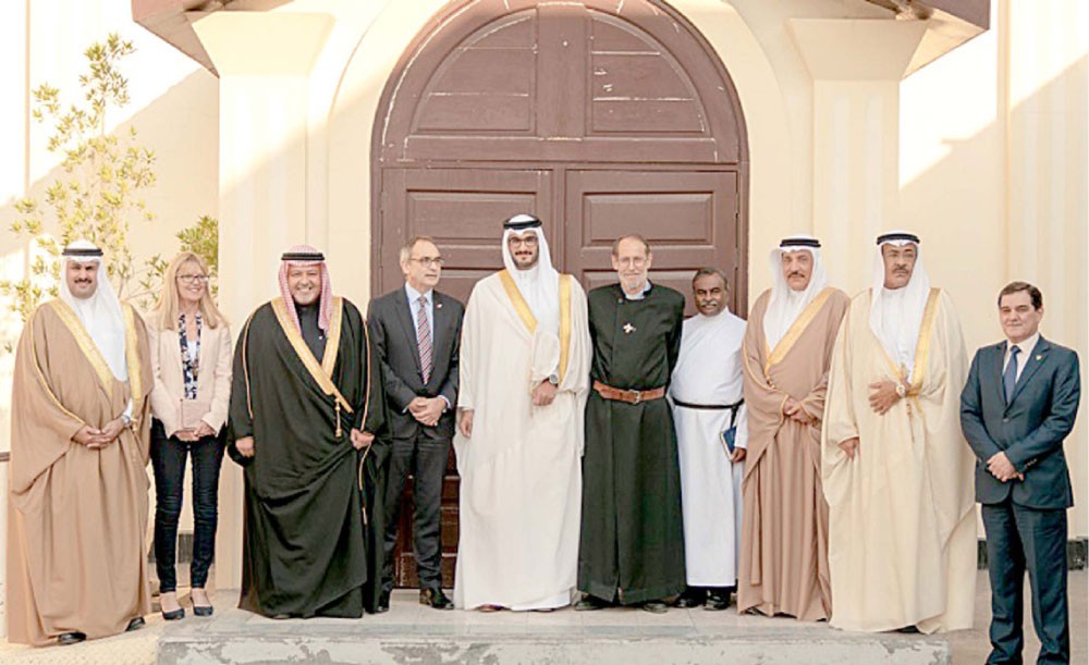 عيسى بن سلمان يستقبل رؤساء الكنائس بمناسبة أعياد الميلاد