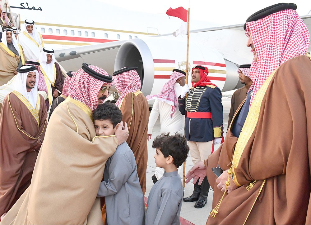 جلالة الملك يعود لأرض الوطن