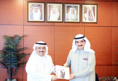 إشادة بكتاب “زايد والبحرين”