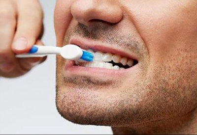 ما العلاقة بين تنظيف الأسنان والعجز الجنسي؟