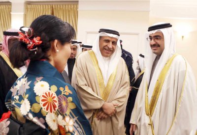 سمو الشيخ خليفة بن علي قريب من الناس ويهتم بخدمتهم
