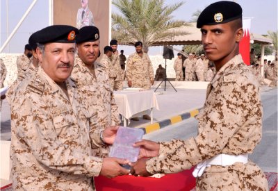 تخريج دورة للأفراد بإحدى وحدات قوة الدفاع