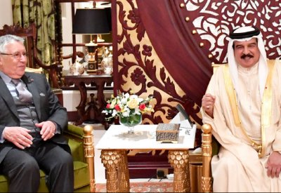 العاهل يشيد بدور محمد بن عيسى في توثيق التعاون الثقافي