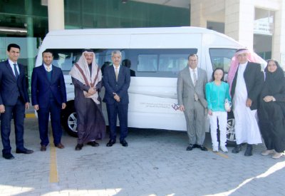 “متلازمة داون” تتسلم حافلة من “التسهيلات”