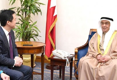 محمد بن مبارك يبحث تطوير التعاون مع “هواوي”