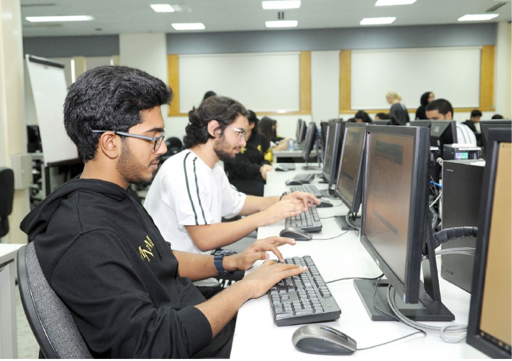 اختبار التوجيه لطلبة الثانوية في “بوليتكنك”