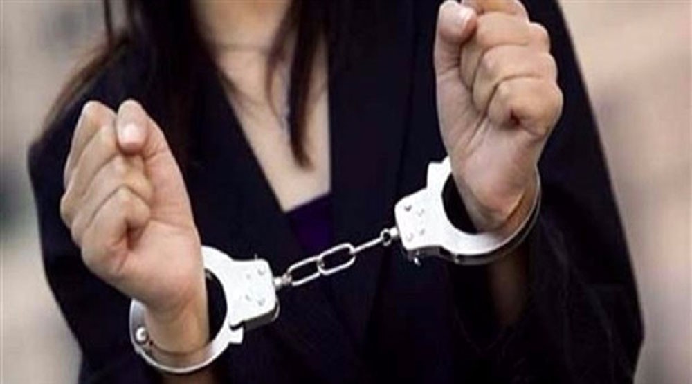 الحبس سنة لخادمتين وترحيلهما