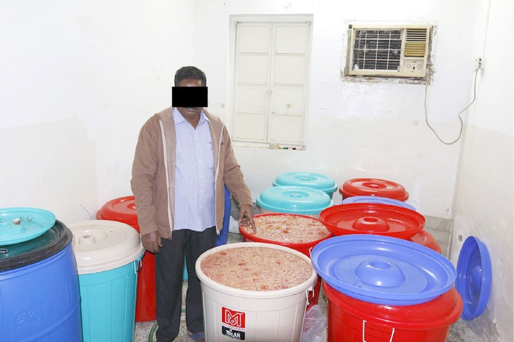 شقة... مصنع لإنتاج المسكرات