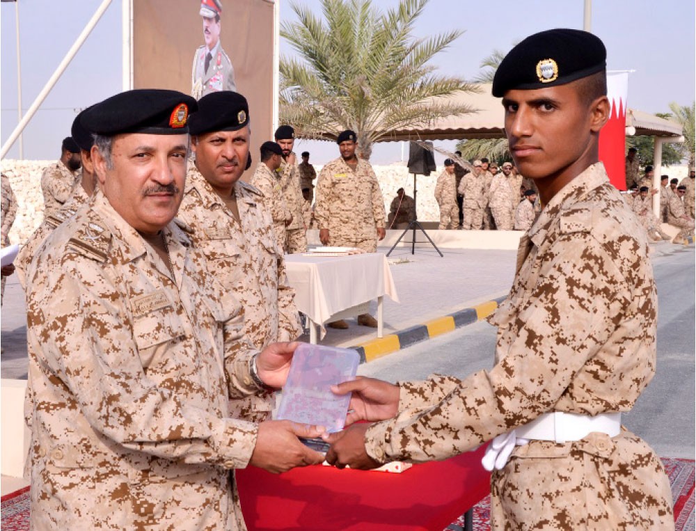 تخريج دورة للأفراد بإحدى وحدات قوة الدفاع