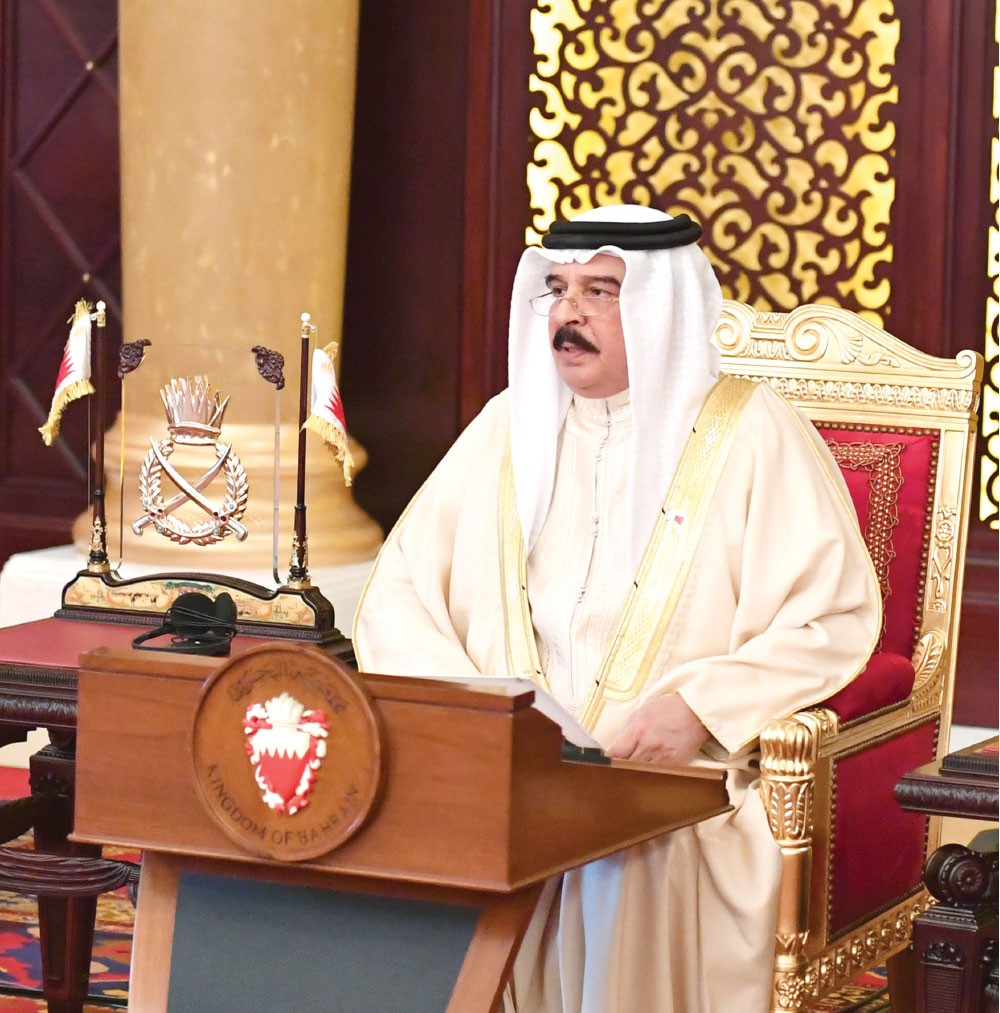 العاهل: استطعنا إطلاع العالم على الهوية الرصينة لسياسة البحرين الخارجية