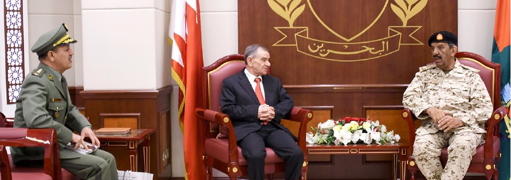 المشير يستقبل الملحق العسكري الجزائري