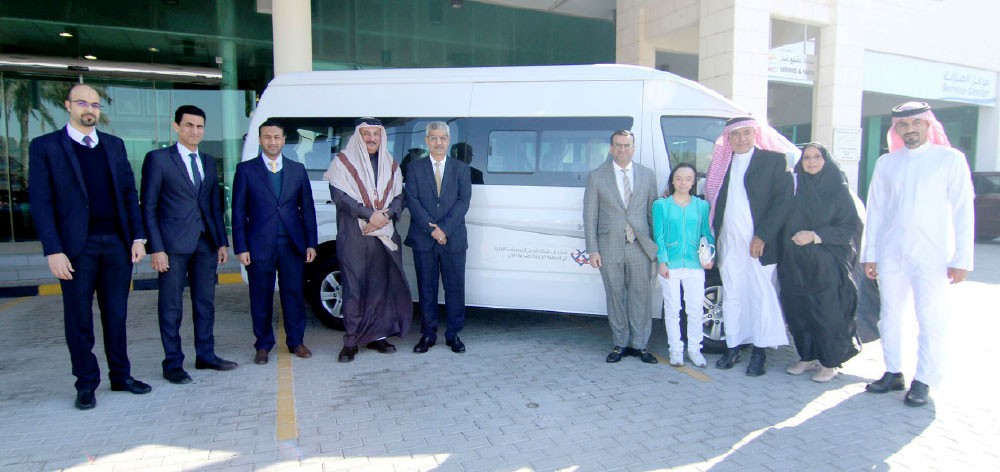 “متلازمة داون” تتسلم حافلة من “التسهيلات”