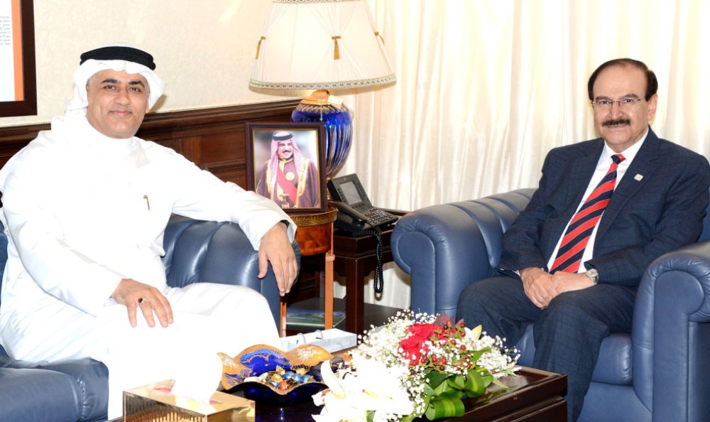 ميرزا يستعرض خطط “الكهرباء والماء” مع الصالح
