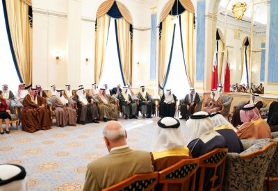 سمو الأمير خليفة بن سلمان... قائد فذ نذر نفسه للوطن