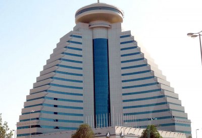 “الغرفة” تبحث مشاريع تحديث المطار