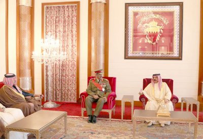 جلالة‭ ‬الملك‭ ‬يمنح‭ ‬أوسمة‭ ‬تقديرية‭ ‬لضباط‭ ‬وأفراد‭ ‬بذكرى‭ ‬تأسيس‭ ‬“الدفاع”