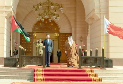 سمو ولي العهد وسمو الأمير الحسين يستعرضان العلاقات الثنائية وآفاقها