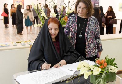 قرينة العاهل تفتتح معرض “توّ النهار” لمريم فخرو