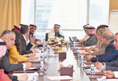 بحث عدد من القرارات والقوانين