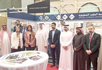 طلبة “التطبيقية” يتفننون بمهاراتهم