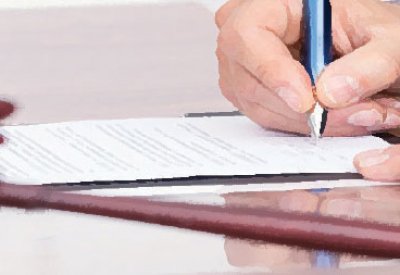 محتال يوهم الناس باستثمار أموالهم في الأسهم