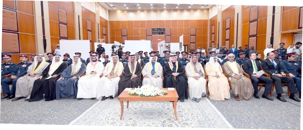 وزير الداخلية يفتتح معرض “معاً” ويعد بالاستمرارية
