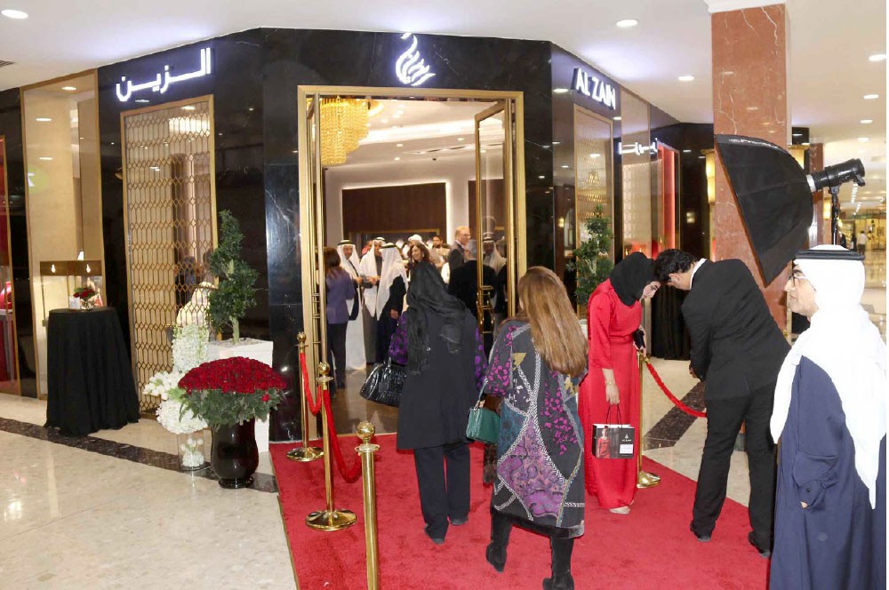 مجوهرات الزين تعيد افتتاح فرع “السيف”
