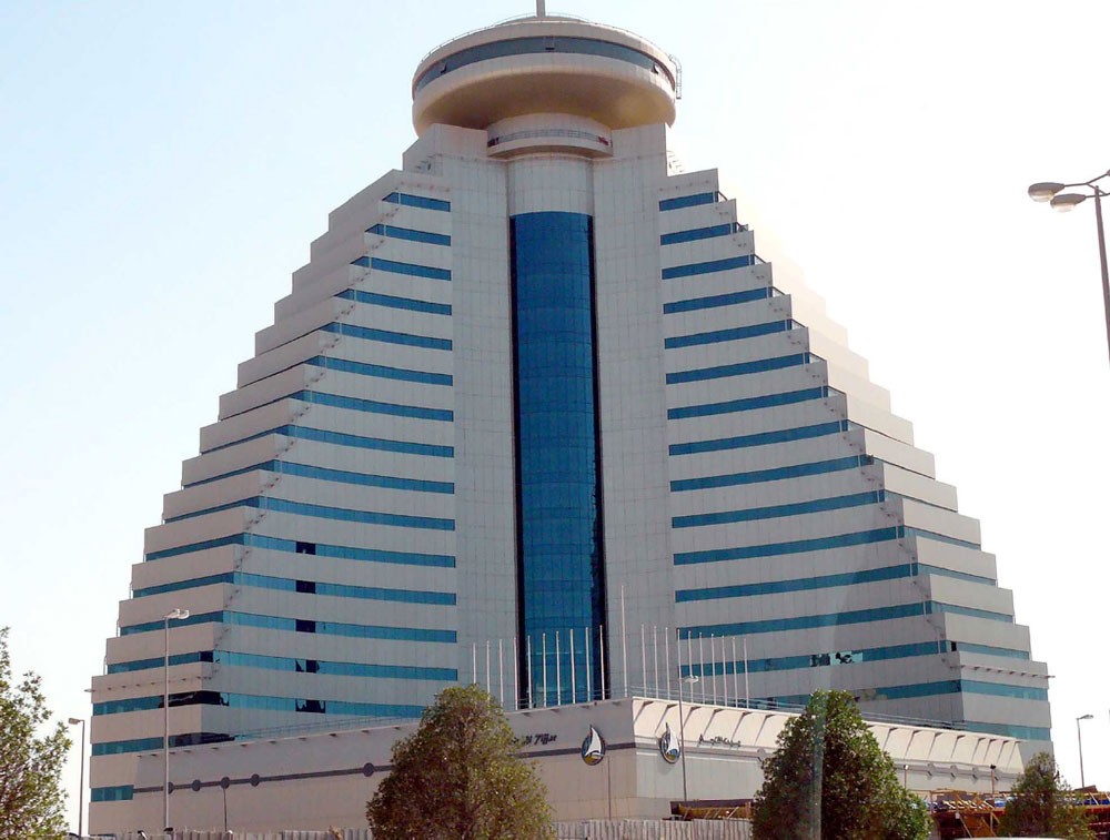 “الغرفة” تبحث مشاريع تحديث المطار