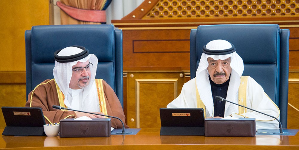 سمو رئيس الوزراء يوجه : تمكين الكفاءات البحرينية في وظائـف لائقة 