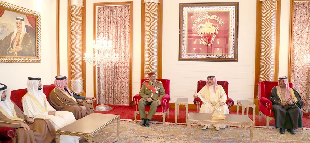 جلالة‭ ‬الملك‭ ‬يمنح‭ ‬أوسمة‭ ‬تقديرية‭ ‬لضباط‭ ‬وأفراد‭ ‬بذكرى‭ ‬تأسيس‭ ‬“الدفاع”