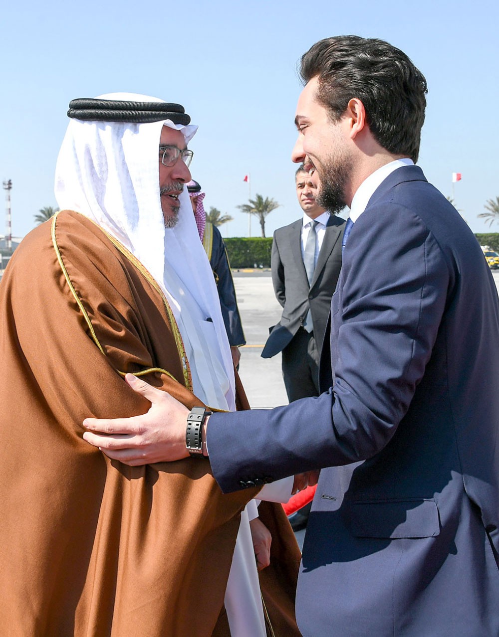 سمو ولي العهد في مقدمة مستقبلي نظيره الأردني