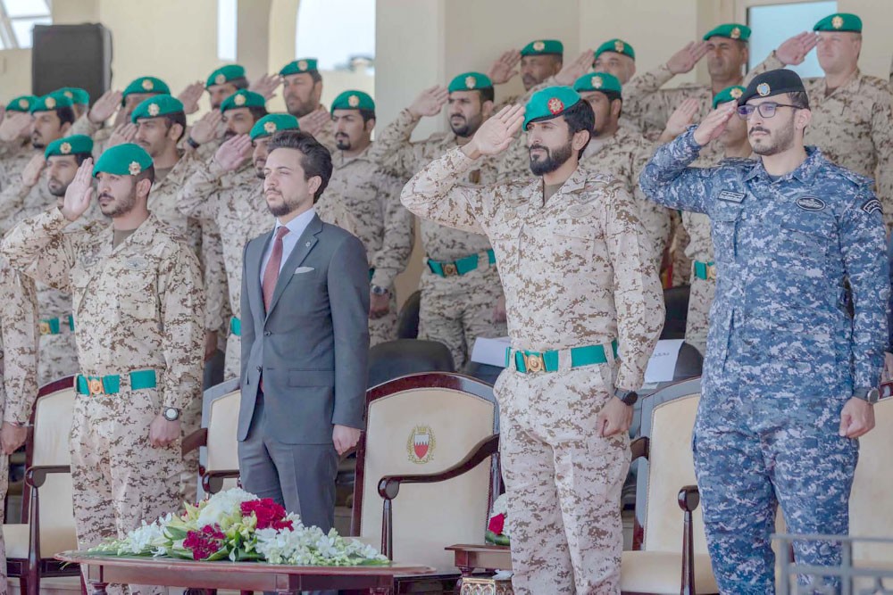 ولي العهد الأردني يشيد باحترافية الحرس الملكي