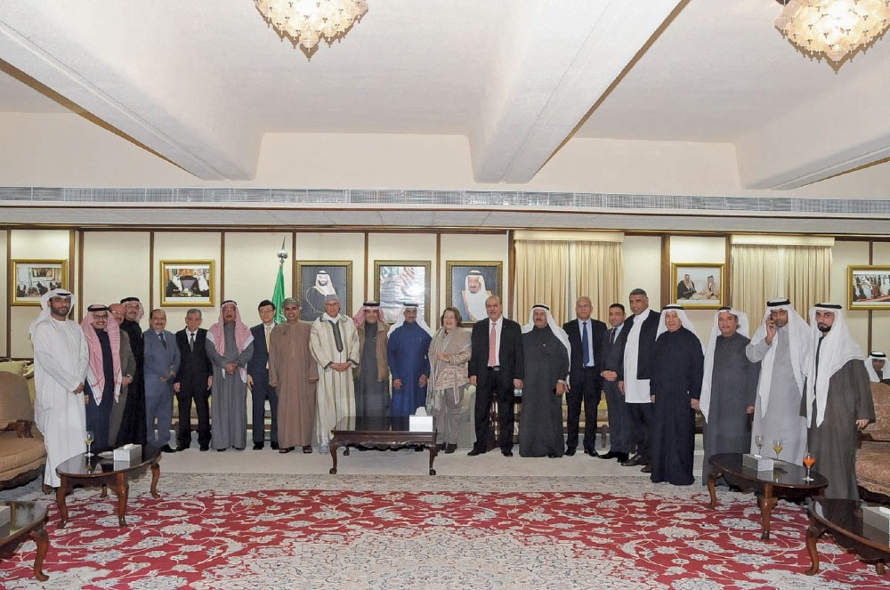 13.7 مليار دولار مساعدات السعودية إلى اليمن